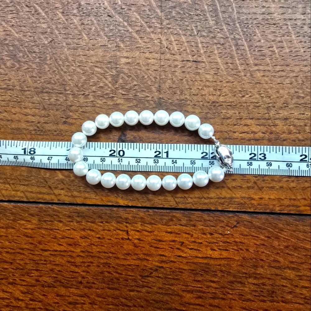 Elegant White Freshwater Pearl Bracelet NWOT - Picture 4 of 5